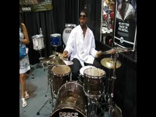 SUMMER NAMM 2008 - Isssi Grooving